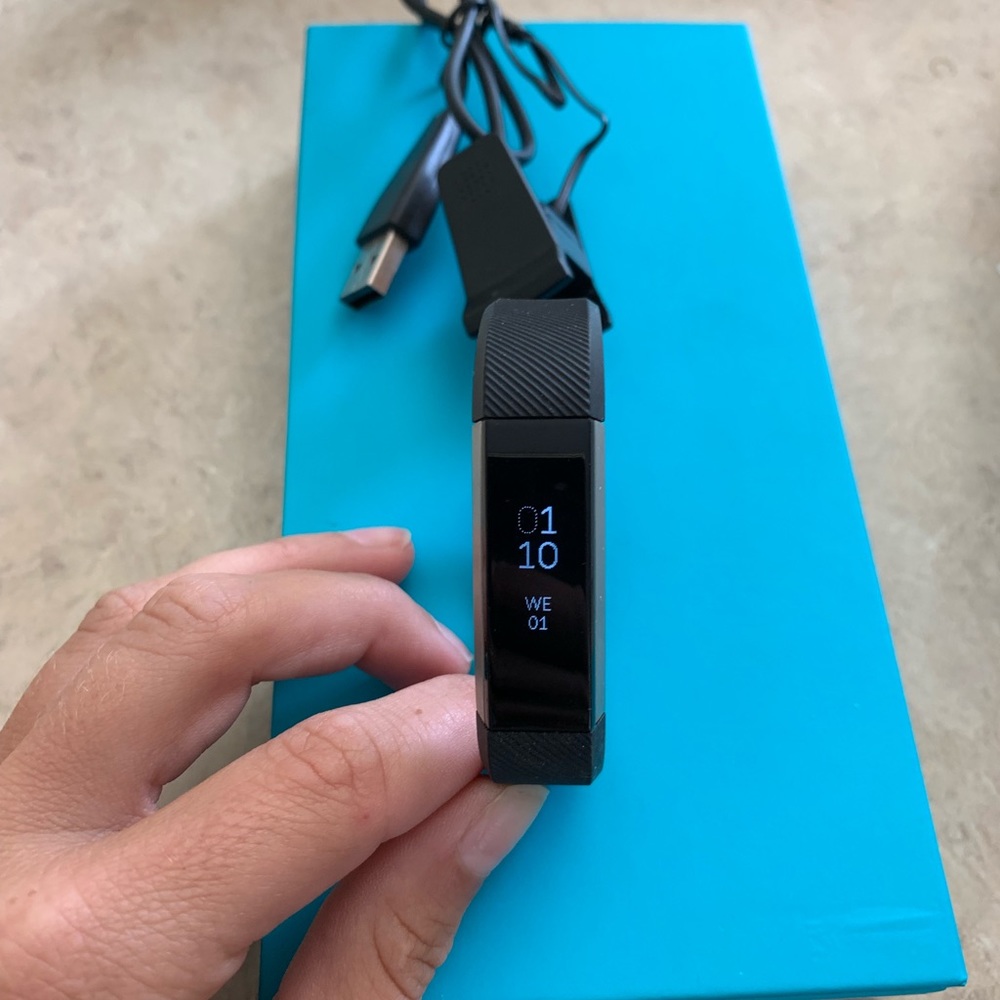 FitBit Alta - Picture 2 of 2